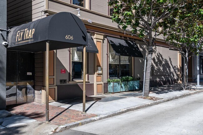 Building Photo - 246 2nd St