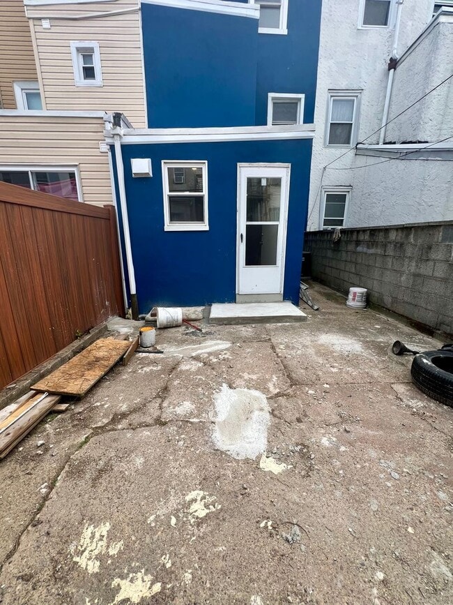 Building Photo - Stunning 4-Bedroom Townhome in the Heart o...