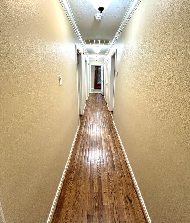 Building Photo - 5022 Darnell St