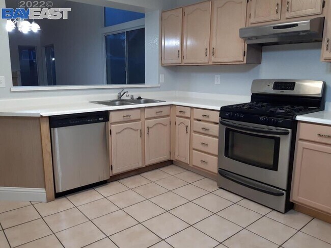 Building Photo - 1205 Cribari Dr