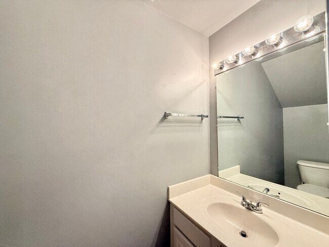Building Photo - **OFFERING REFUNDABLE APPLICATION FEES** Stunning 3BD, 4BA Morrisville Townhome in an HOA Communi...
