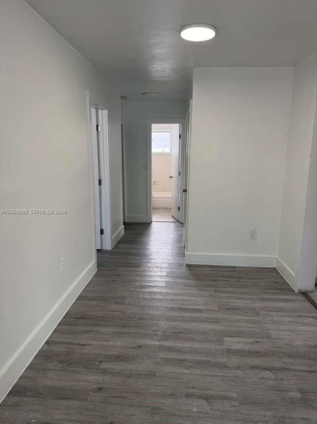 Building Photo - 2550 NE 182nd St