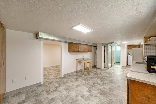 Building Photo - Boise Bench Bliss – Location, Style, and S...