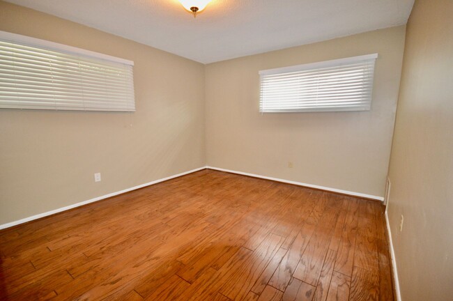 Building Photo - 3 Bedroom in Great Fullerton Neighborhood ...