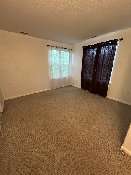 Guest Room - 101 Country Club Ct