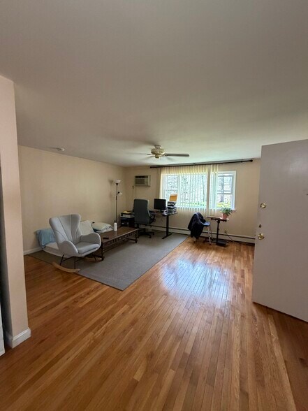 Building Photo - 49 Jacqueline Rd