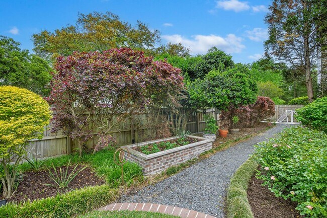 Building Photo - 5409 Dwight Dr