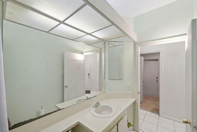 Building Photo - 1239 Sussex St