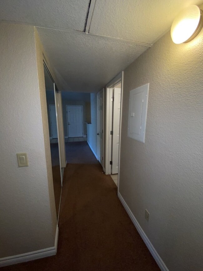 Building Photo - 3 Bedroom 2 bath condo located on second floor.