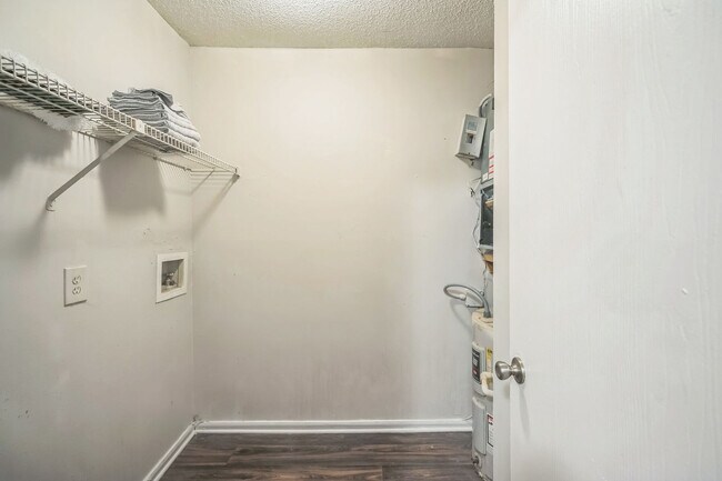 Building Photo - 2605 Kenridge Pkwy