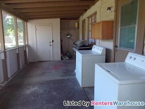 Building Photo - 1341 E Hall St