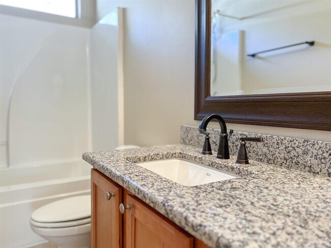 Building Photo - 702 Mozingo Ln