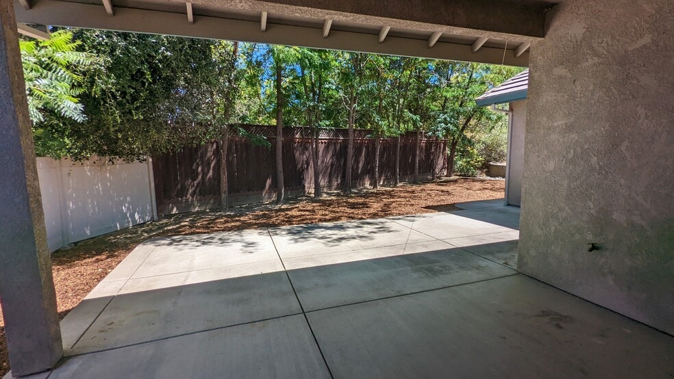 Building Photo - 1043 Diamante Robles Ct