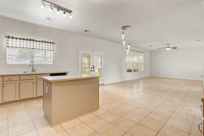 Building Photo - 2507 Willow Springs Ln