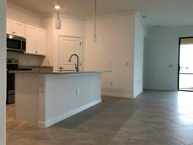 Building Photo - 14728 Cantabria Dr