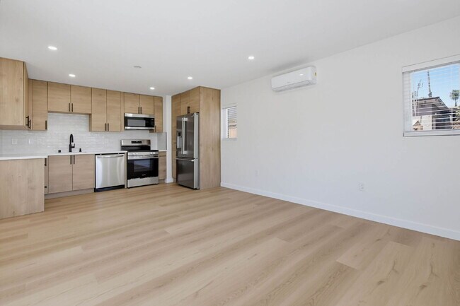 Building Photo - New Construction with Private Patio Walking Distance to Mission Bay
