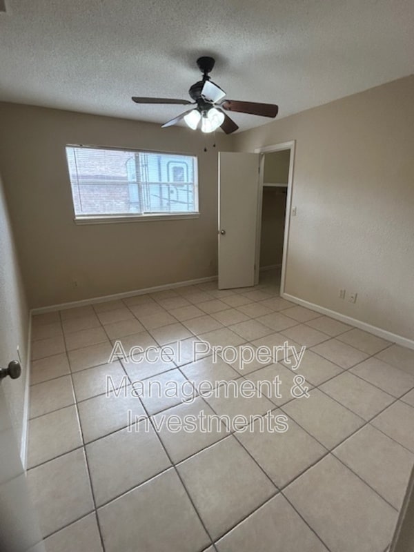 Building Photo - 2405 Mimosa St