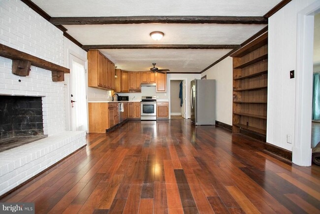 Building Photo - 115 Woodland Rd