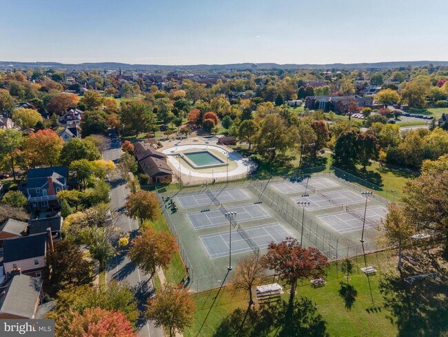 Building Photo - 102 Mercer Ct