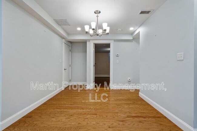 Building Photo - 15 Strathmore Rd