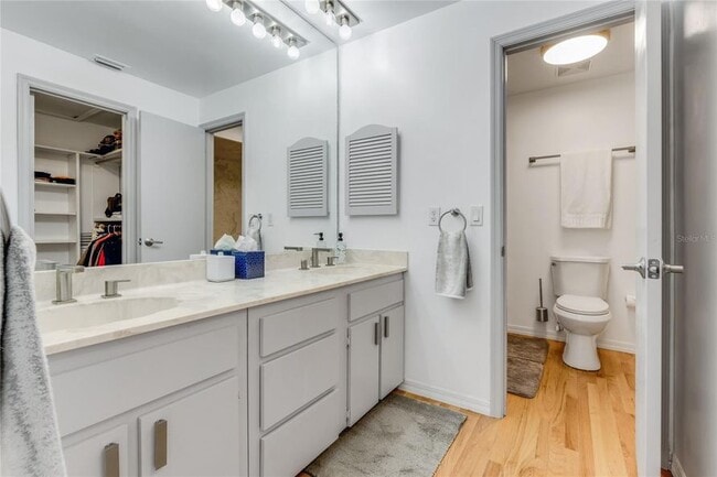 Building Photo - 315 Sweet Bay Ave