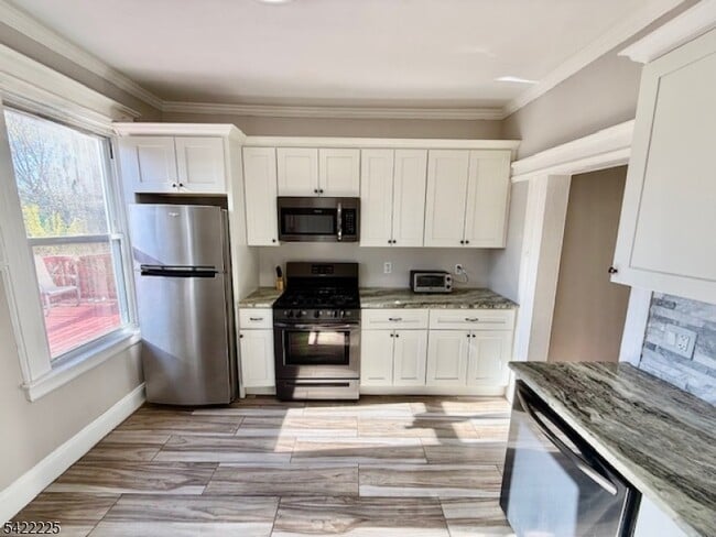 Building Photo - 33 Ella St