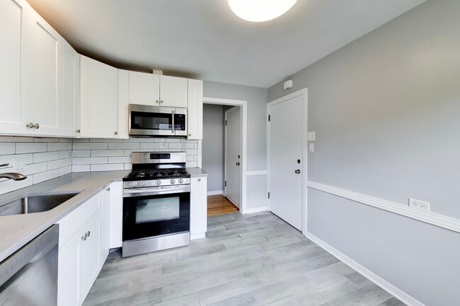 Building Photo - 6405 N Normandy Ave
