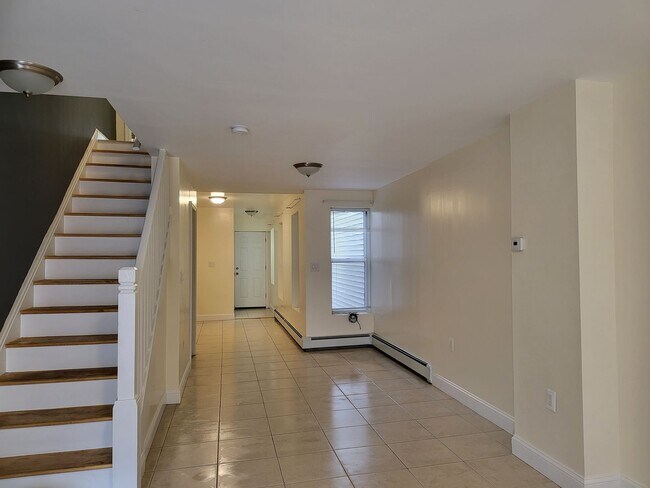 Building Photo - House for rent