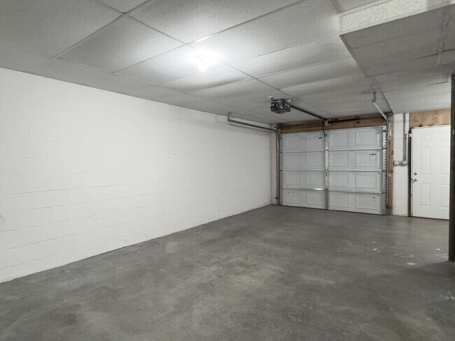 Building Photo - 526 S 1st St
