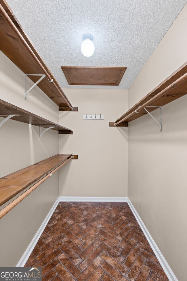 Building Photo - 2680 Nicholas Ct NE