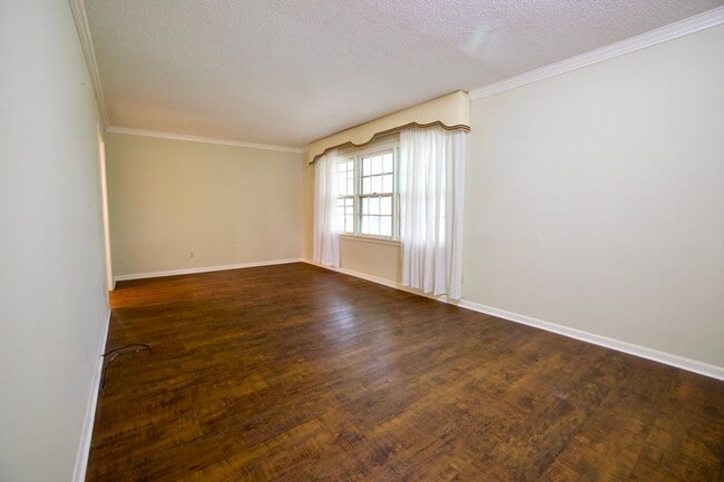 Building Photo - 1030 Cumberland Dr