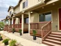 Building Photo - 2 Bedroom 2.5 bathroom Townhouse in Greeley