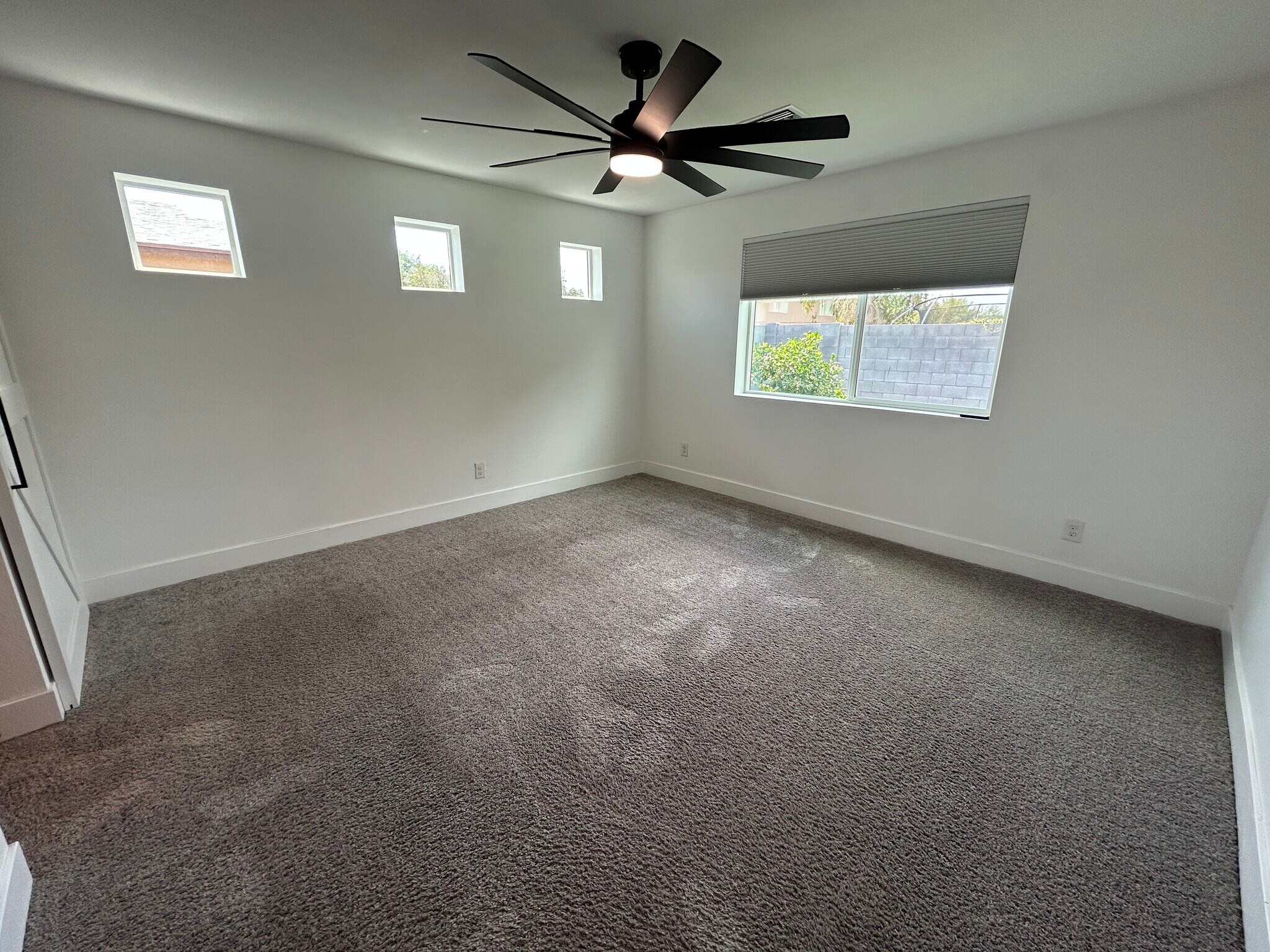Building Photo - 3507 E Claire Dr