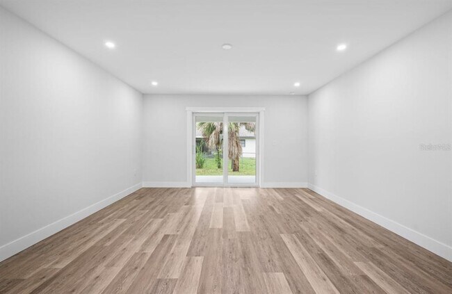 Building Photo - 12235 Hernando Rd