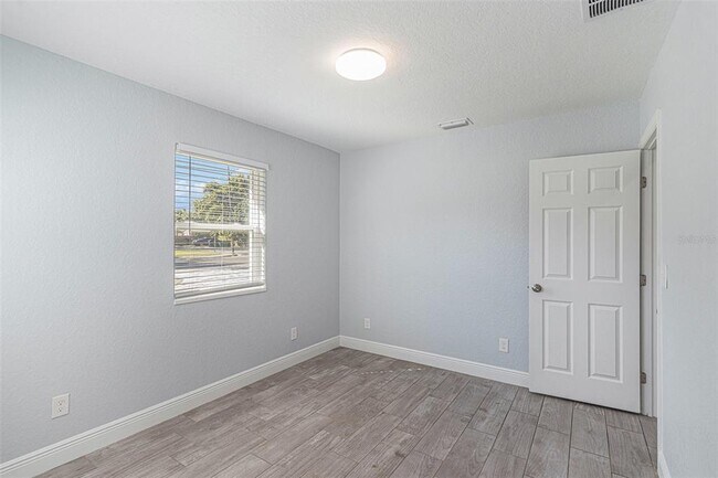 Building Photo - 3602 E 33rd Ave