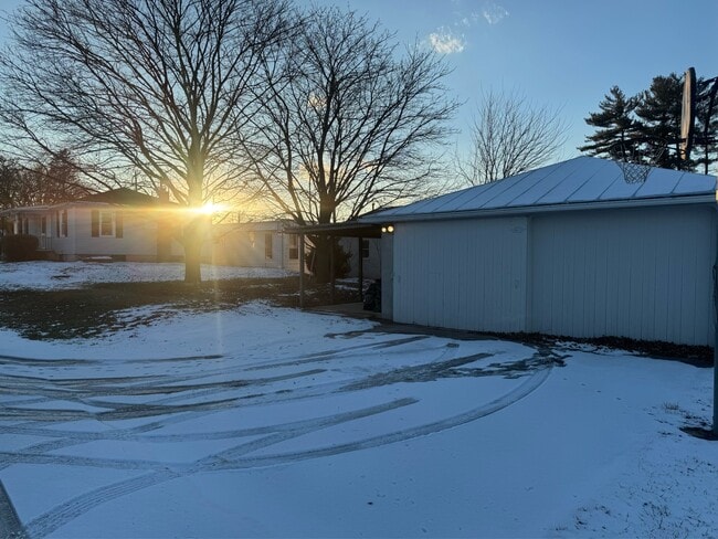 Building Photo - 3595 Carlisle Rd