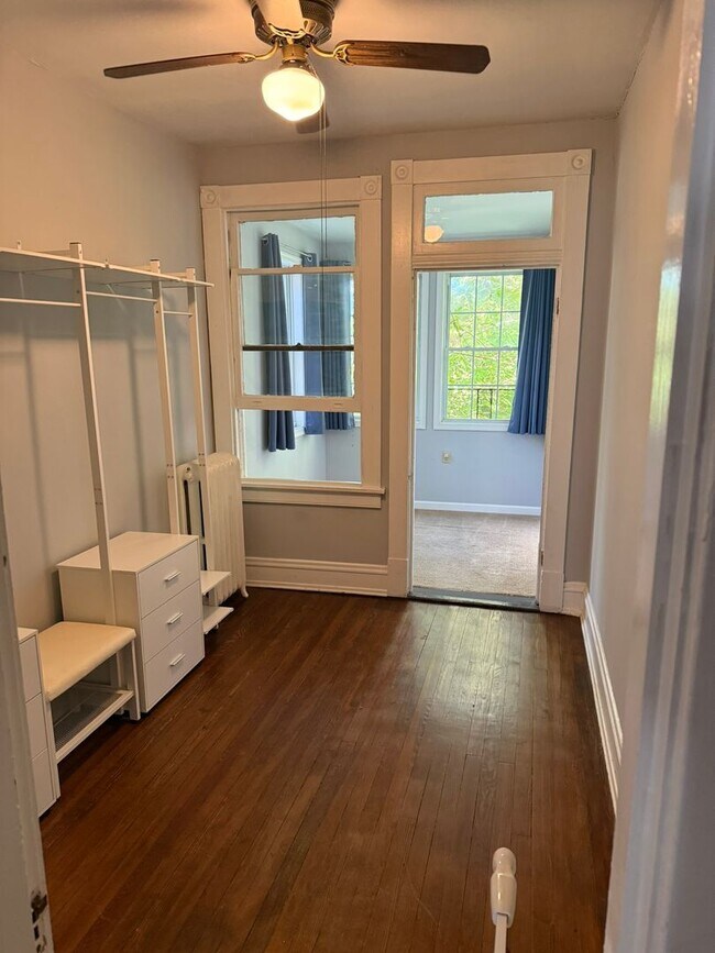 Building Photo - 3 Bedroom 1.5 bath Fan home for rent