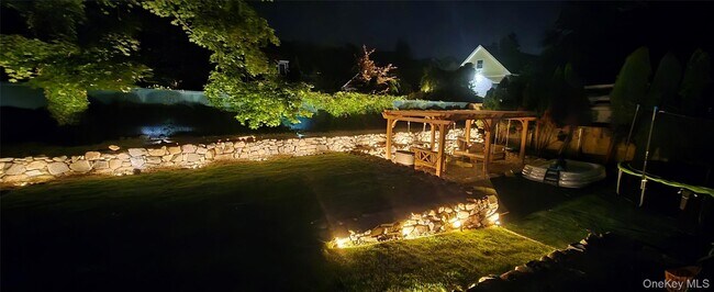 Building Photo - 338 Main St