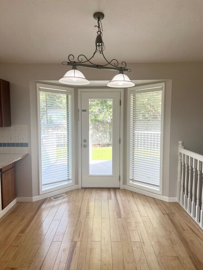 Building Photo - Suncrest Rental!