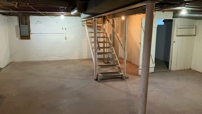 Building Photo - 1076 Sherwood Dr