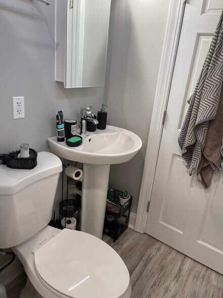 Building Photo - 507 E Mulberry St