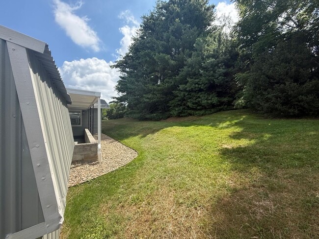Building Photo - Stunningly Renovated 3 Bed, 2 Bath Home in...