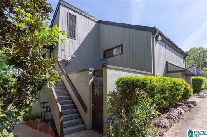 Front Door to Private Patio - 3350 Altamont S