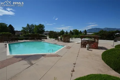 Building Photo - 411 Lakewood Cir