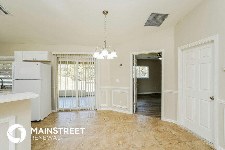 Building Photo - 820 SW 11th Ct