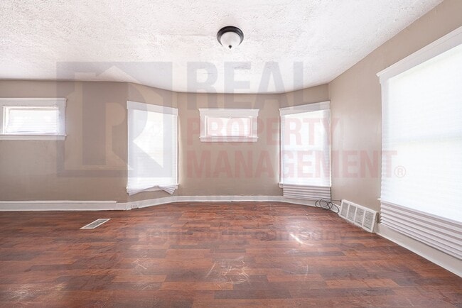 Building Photo - 3643 W 39th St