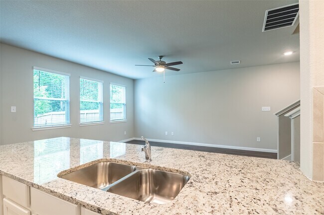 Building Photo - 2413 Tavo Trails Dr