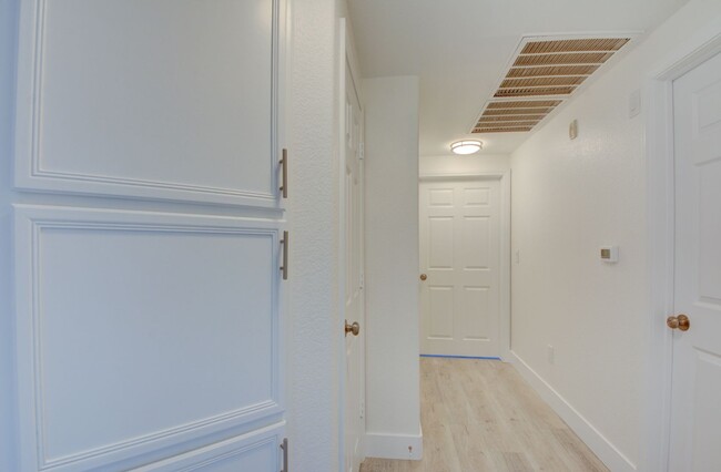 Building Photo - Gorgeous two bedroom two bathroom condo in...