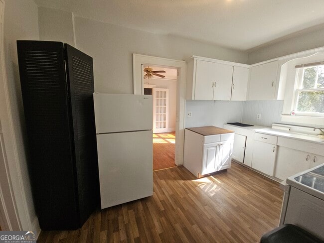 Building Photo - 49 Martin St