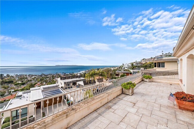 Building Photo - 1060 Skyline Dr